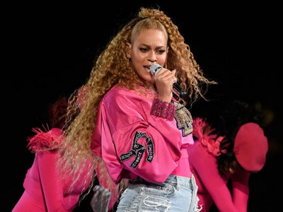 beyonce coachella pink hoodie